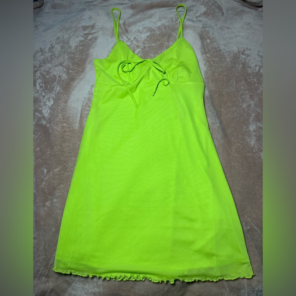 Forever 21 Vibrant Lime Dress 
(NEVER WORN)